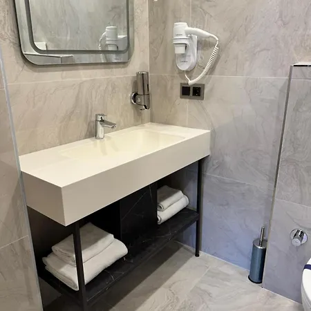 Gnc Airport Hotel 4*