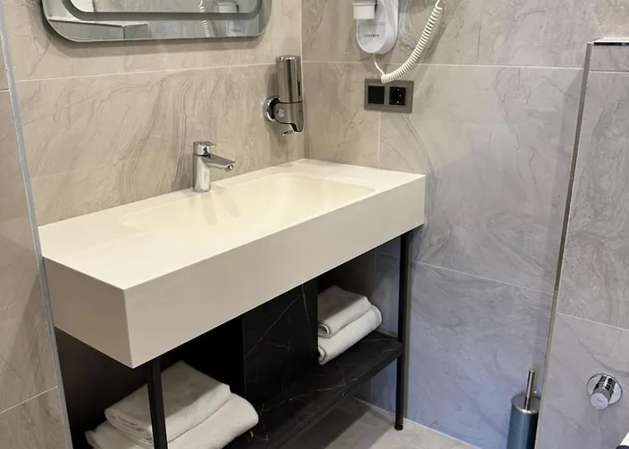 Gnc Airport Hotel 4*